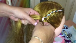 Пятипрядная коса с двумя лентами. Подробное обучение