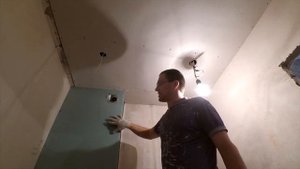 Какой гипсокартон взять для ванной. Зашиваем короб и потолок гипсом.
