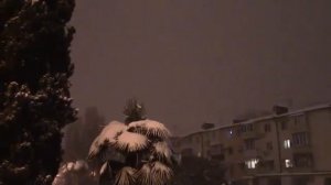 Гроза зимой в Сочи Снегопад с грозой в январе Удар молнии зимой Зимняя гро