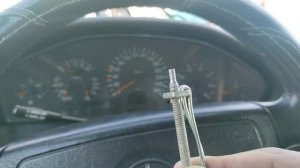 Как снять щиток приборов W140, копеечные съемники.