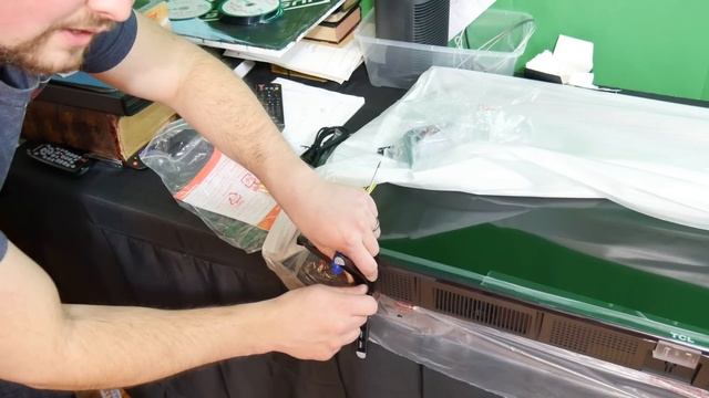 TCL 43-inch 4K Ultra HD HDR Roku Smart TV - 43S425 смотреть онлайн