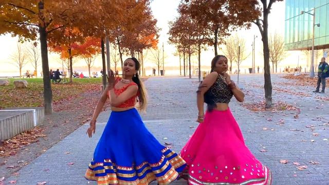 Jhoom Barabar - Diwali Dance Video || BollyHeelsTO смотреть онлайн