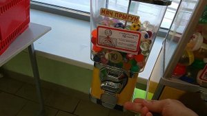 Автомат по продаже мячей прыгунов