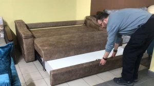 Прямой диван на металлокаркасе с ящиками для белья