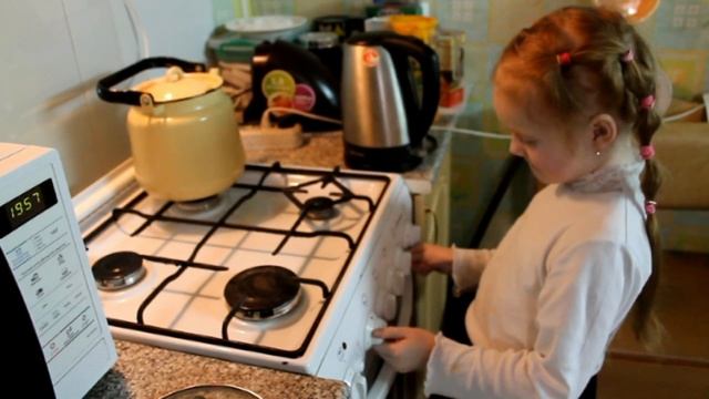 Готовим ужин! Жарим мясо! Как приготовить ужин! Cook dinner! Fry meat! How to cook dinner! смотреть онлайн