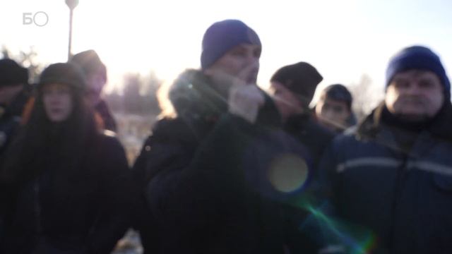 Жители поселка Залесный-2 отказываются пропускать машины из «Салават Купере» на М-7 смотреть онлайн