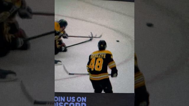 Bruins’ Mcavoy goes face first into the boards