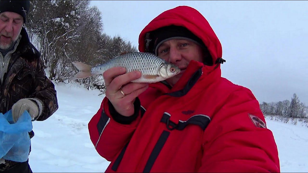 Зимняя рыбалка на Сорогу.Река Чепца.Как поймать плотву зимой? Что лучше Эхолот или Подводная камера. смотреть онлайн