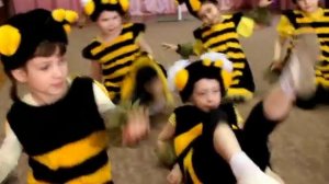 Хореографическая постановка «Медведь и пчелы»