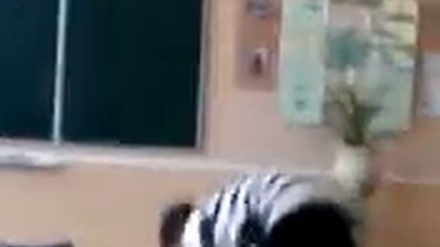 Пацан ловит глюки:) смотреть онлайн