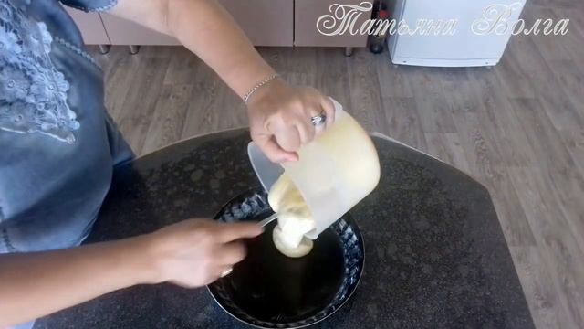 Сливочный пирог , нежная выпечка . Из самых простых продуктов .