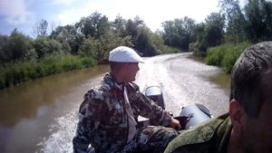 Аквамаран Скат 300  9,8 на глиссере по узкой реке