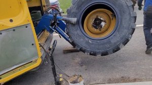 мобильный шиномонтаж грузовой в Зелиноград замена шин 18.4-26 CAMSO 732 MPT