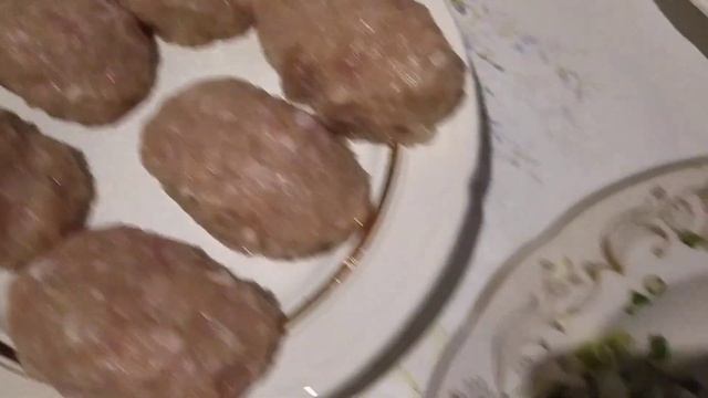 Мясные зразы с яйцом и зеленым луком
