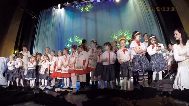 Tvorí mesto dedina ako jedna rodina - Vianočné predstavenie - Detský folklórny súbor Šurianček