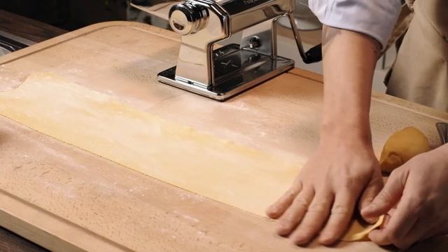 Ручная лапшерезка - тестораскатка Marcato Classic Ampia 150 mm машинка раскатки теста, нарезки лапш смотреть онлайн