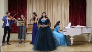 Наталия Вальс. Занятия по вокалу, репетиция перед концертом.