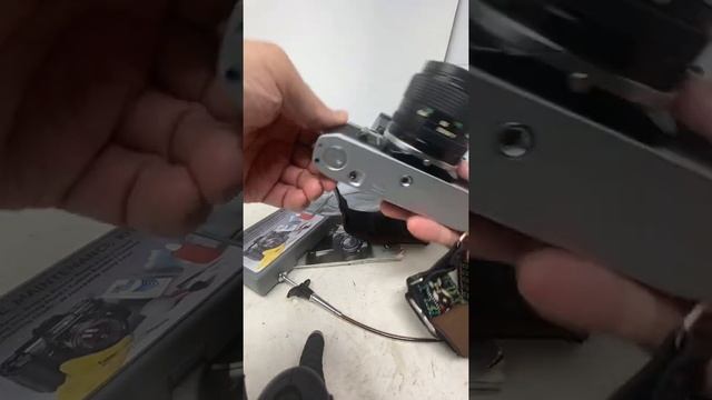 Canon AE-1 35mm camera with flash demo for an eBay listing￼ смотреть онлайн