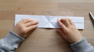 Как сделать бумеранг из бумаги (How to make a Paper Boomerang Origami)