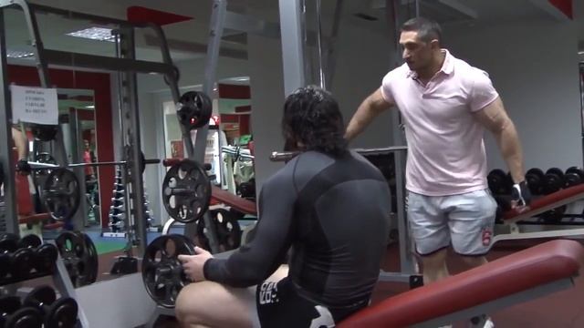 Как накачать БОЛЬШОЙ бицепс и МОЩНЫЙ трицепс. Самые лушчее способы