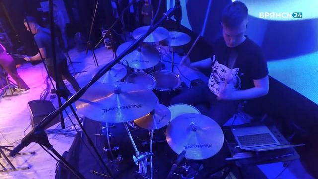 В Брянске прошел второй Фестиваль кавер-групп.