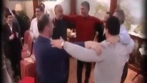 Тельман Исмаилов и его друзья танцуют азербайджанский танец