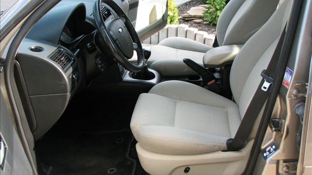 FotoFilm 106 fotografií Ford Mondeo 1.8i 16v 125PS 144334km www.malovany.cz смотреть онлайн