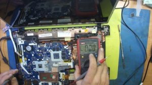 Не работает подсветка на матрице ноутбука. Работа со схемой и устранение неисправности