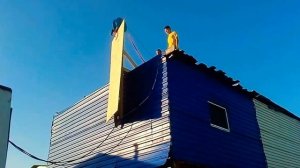 Как поднять OSB на крышу.