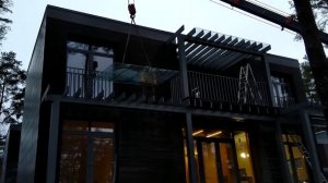 Монтаж стеклянных навесов