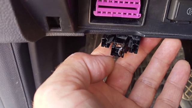 Skoda Fabia. Погасли дневные ходовые огни (ДХО). Что делать? смотреть онлайн