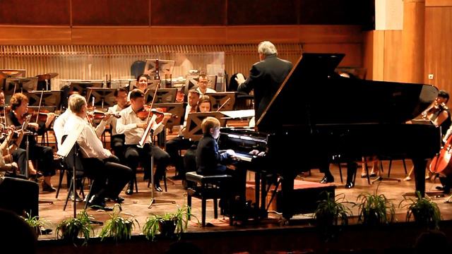 Philip Hahn (7yr.):Joseph Haydn Piano Concerto No. 11 in D major, Hob. XVIII/11 - complete смотреть онлайн