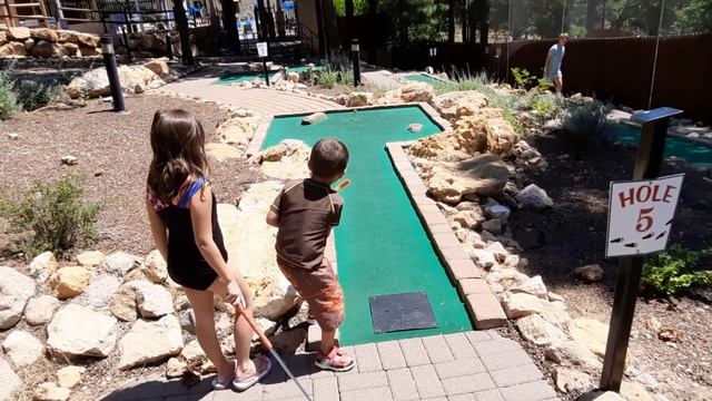 The Resort Mini-Golf Masters смотреть онлайн