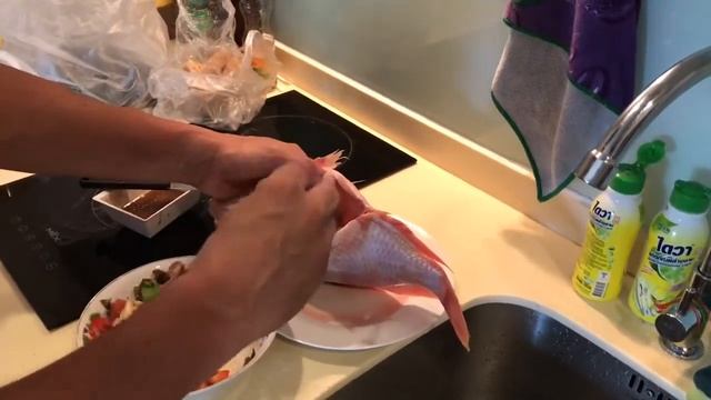 Красный окунь на гриле по-тайски