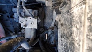 Жуткий звук из под капота env200 nissan. Что это? Как приглушить?