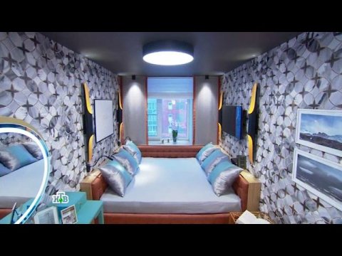 "Квартирный вопрос": Серая гамма и мраморный узор в гостиной шириной с грузовой лифт