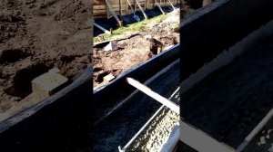 Заливаєм фундамент!!! Трошки порвало опалубку
