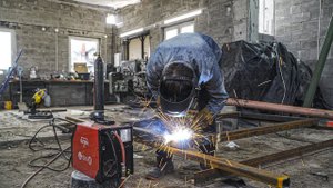 Первый заказ в  недостроенной мастерской . Изготовление калитки