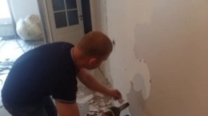 Как снять акриловую краску со стен и потолка
