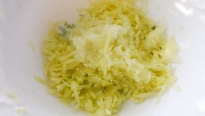 Оладьи из кабачка с луком