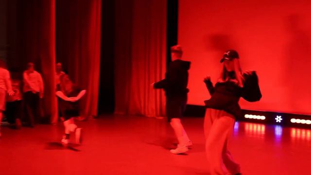 Студия танцев в Полоцке. Выступление на сцене в ПГУ Новополоцка. Студия танцев / stretching.rooom смотреть онлайн