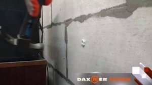 пластиковый дюбель для газобетона и шуруп глухарь