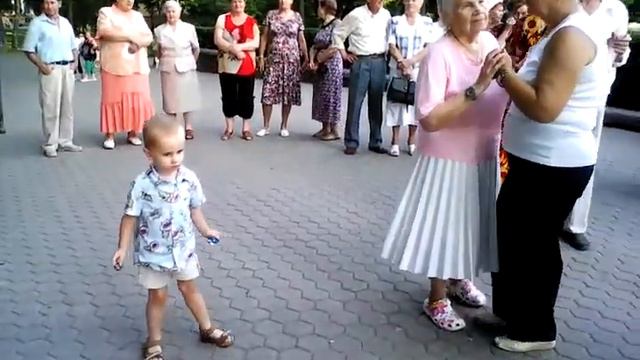 ИГРАЙ ГАРМОНЬ ДУШЕВНАЯ! Шёл казак на побывку домой. смотреть онлайн