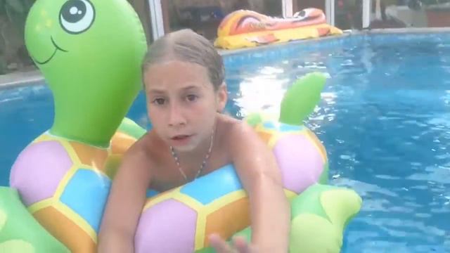 VLOG: Дача, бассейн, салют смотреть онлайн