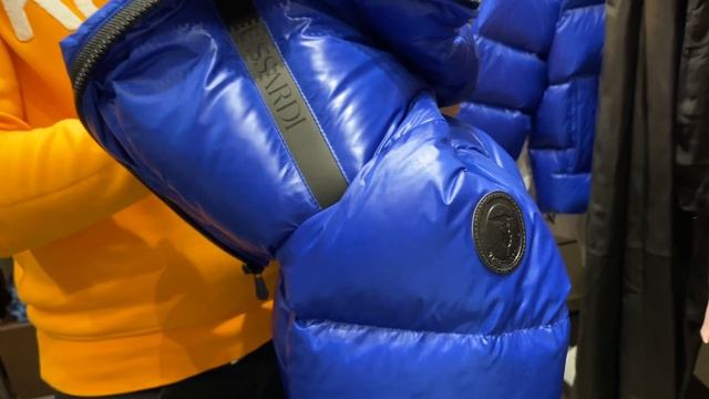 TRUSSARDI. Скидки до 40%. Аутлет La Roca Village - 27.03.2023. #trussardi смотреть онлайн