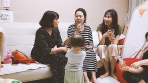 КОРЕЯНКИ ПРОБУЮТ РУССКИЕ СЛАДОСТИ/한국여자들이 러시아 과자를 먹어본다/16
