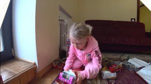 ЧТО ПОДАРИЛ Дед Мороз на НОВЫЙ Год МИЛАНЕ и ДАНЕ? Распаковка Подарков от Family Box Vlog
