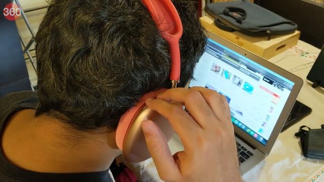 AirPods Max Review: Incredible Build, Excellent Noise Cancellation, but Is It Worth Rs. 59,900? смотреть онлайн