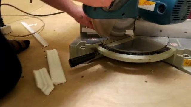 заделка торцов плинтуса на натяжном потолке смотреть онлайн