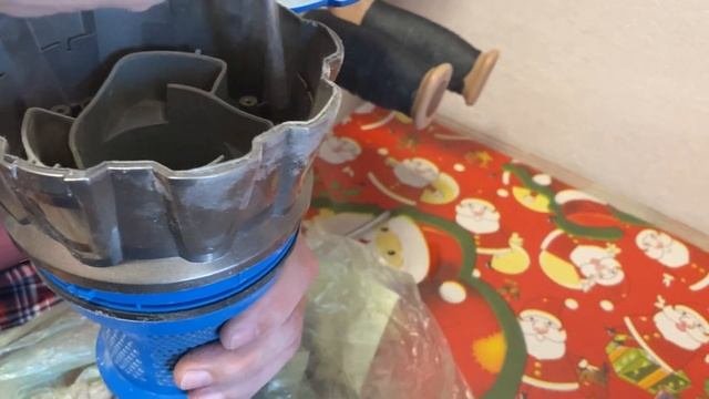 Генеральная чистка вертикального пылесоса.
